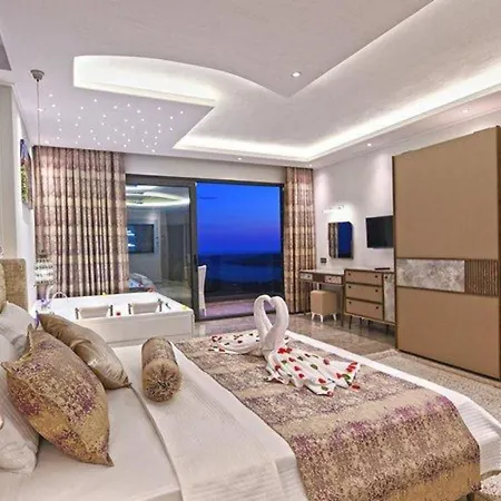 3 Bedroom Luxury With Seaviews ヴィラ カルカン