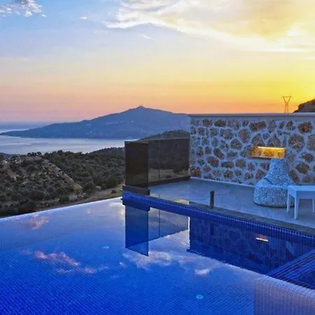 3 Bedroom Luxury With Seaviews *