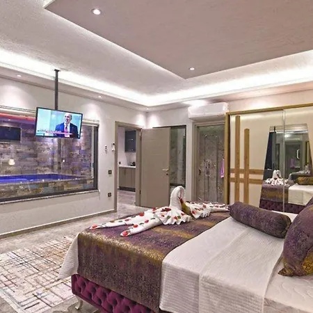 3 Bedroom Luxury With Seaviews Villa *