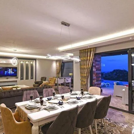 3 Bedroom Luxury With Seaviews Villa *