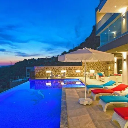 3 Bedroom Luxury With Seaviews Villa *