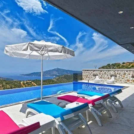3 Bedroom Luxury With Seaviews Villa *