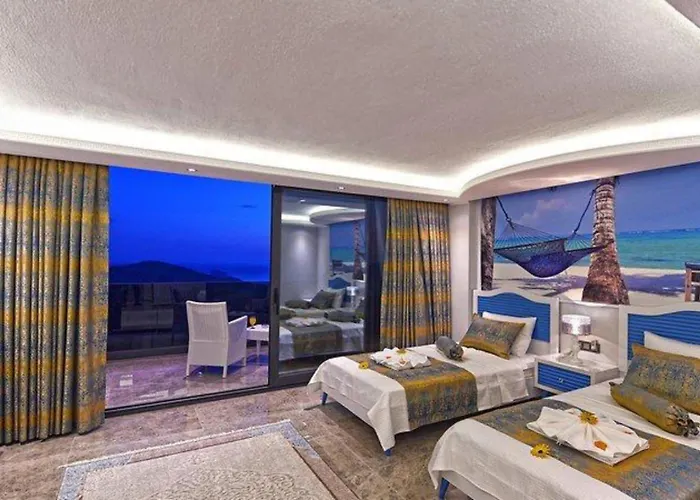 3 Bedroom Luxury With Seaviews Villa *