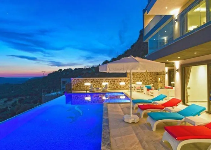 3 Bedroom Luxury With Seaviews Villa *
