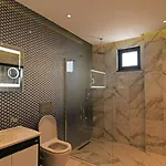 Villa 3 Bedroom Luxury With Seaviews *